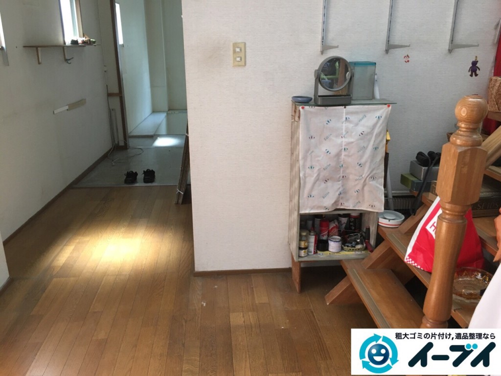 9月4日　大阪府四条畷市で部屋の片付けに伴う鏡台や下駄箱や粗大ゴミの不用品回収をしました。【玄関編の片付け】作業写真5