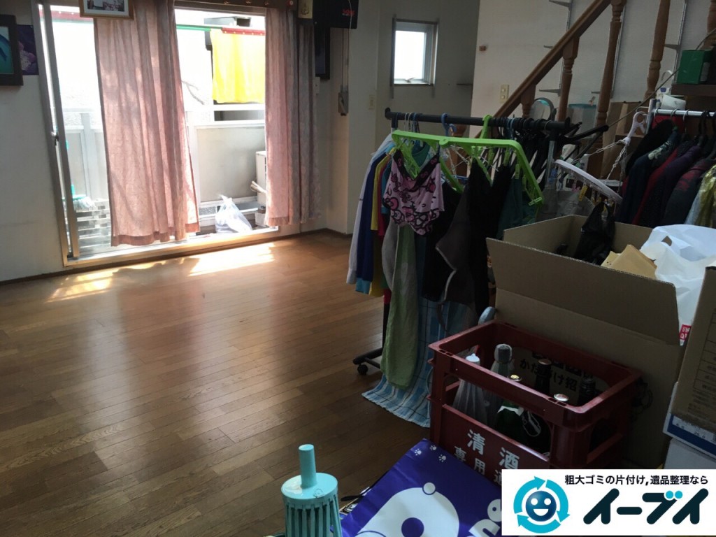 9月4日　大阪府四条畷市で部屋の片付けに伴うソファや粗大ゴミの不用品回収をしました。【リビングの片付け】　回収処分の様子2