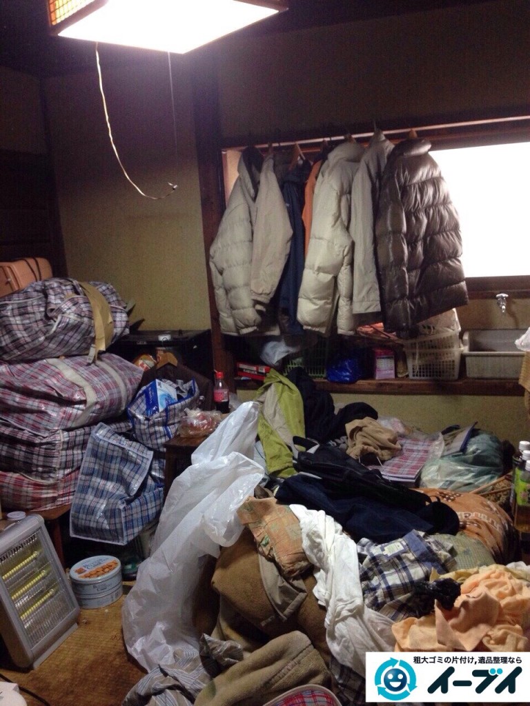 9月17日　大阪市生野区で生活用品や衣類が散乱しているゴミ屋敷の片付けをしました。写真3