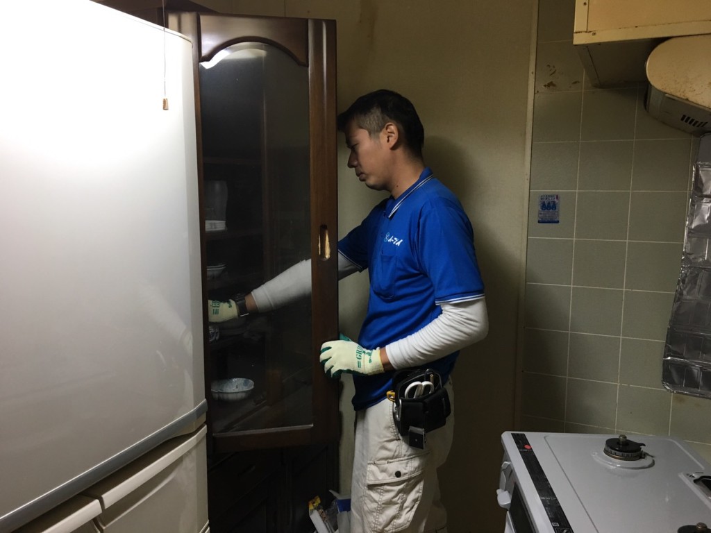 2017年1月25日大阪府三島郡島本町で食器棚や冷蔵庫など細々した粗大ゴミの処分をしました。写真1