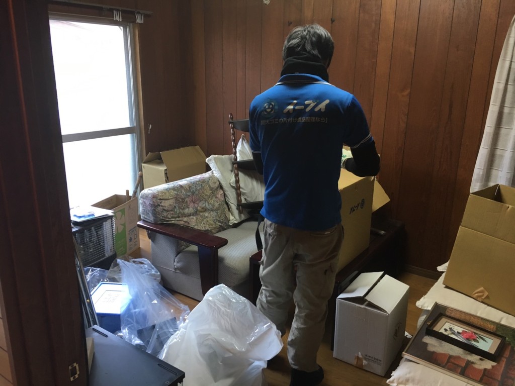 2017年2月12日大阪府大阪市天王寺区で遺品整理に伴い家具処分や生活用品の片付けをしました。写真1