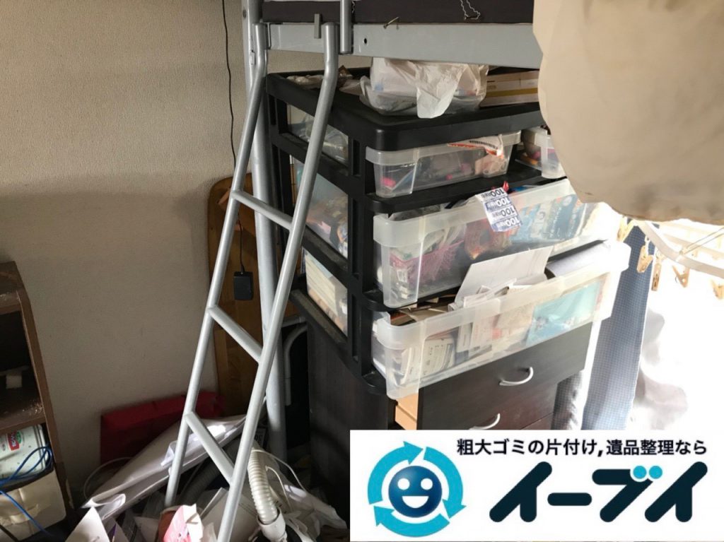 2018年11月19日大阪府大阪市鶴見区でワンルームに散乱したゴミ屋敷状態の汚部屋の片付け作業。写真5