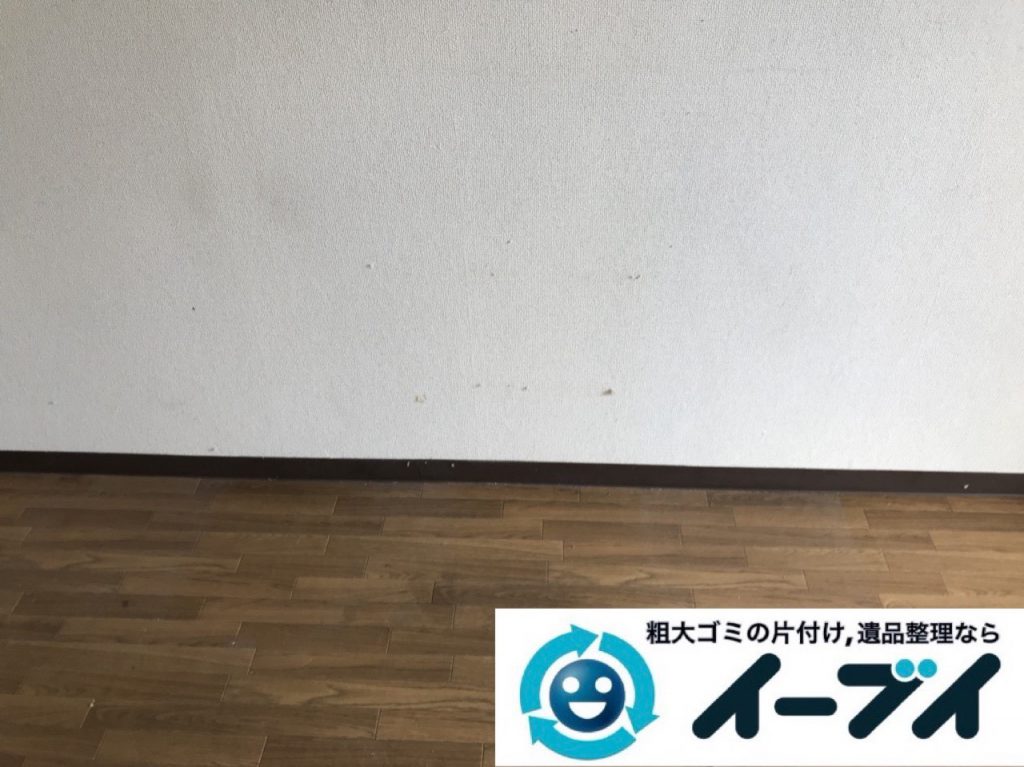2018年11月19日大阪府大阪市鶴見区でワンルームに散乱したゴミ屋敷状態の汚部屋の片付け作業。写真4