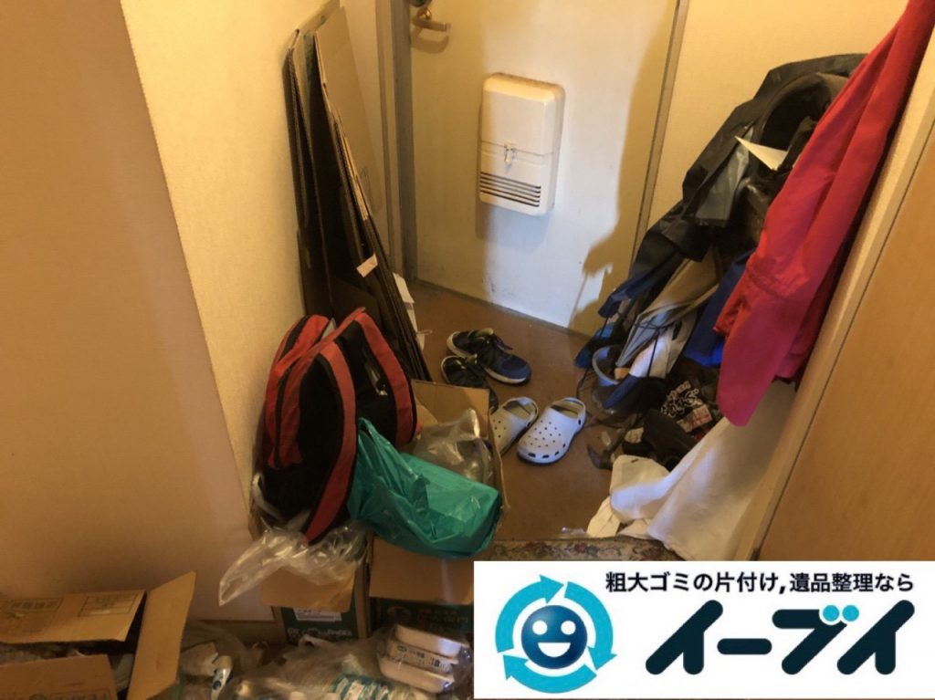2019年1月6日大阪府大阪市大正区でコタツや生活用品に溢れた部屋の片付け作業。写真3