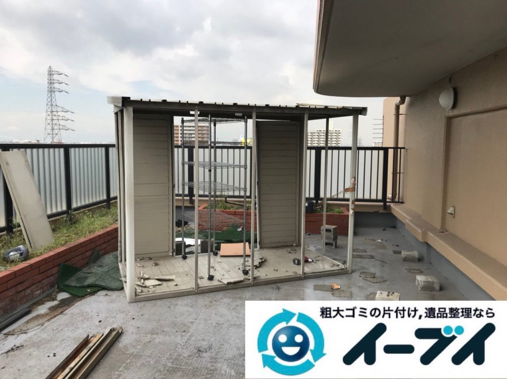 2019年1月3日大阪府堺市堺区で台風の被害で壊れた物置の解体回収の様子。写真2