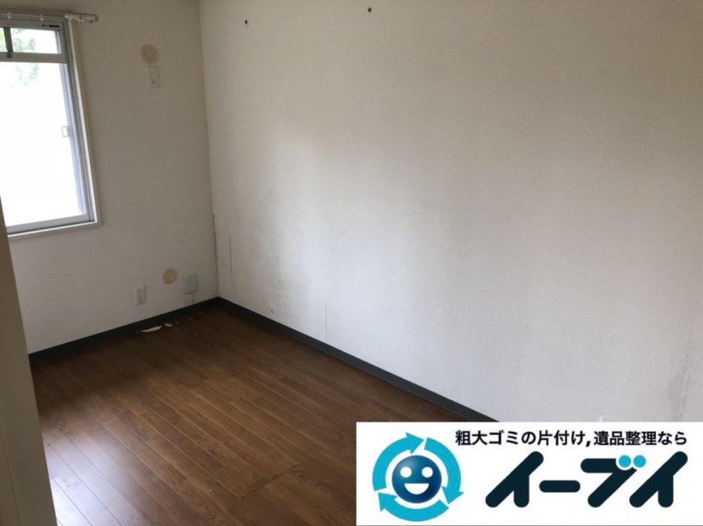 2019年3月23日大阪府大阪市鶴見区で家財道具が散乱したお部屋の片付け作業。写真2