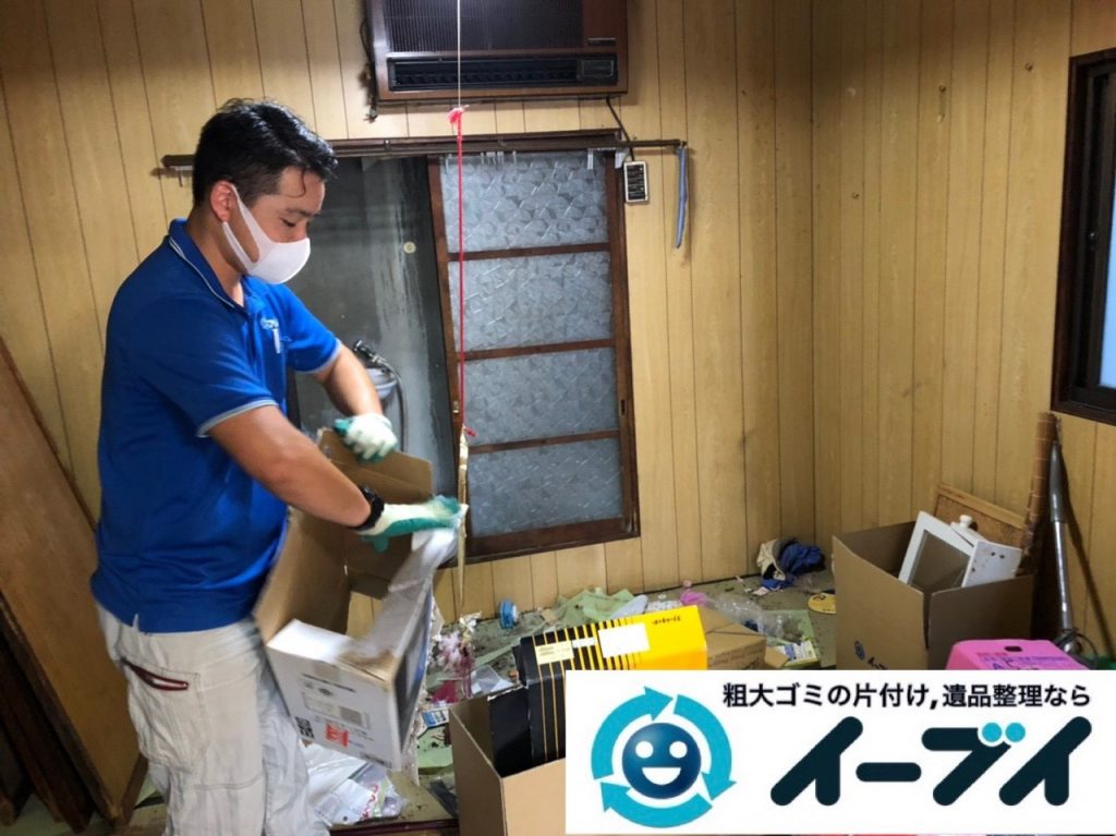 2019年6月4日大阪府岸和田市でベッドの大型家具、衣類やバッグの生活用品などの不用品回収。写真3