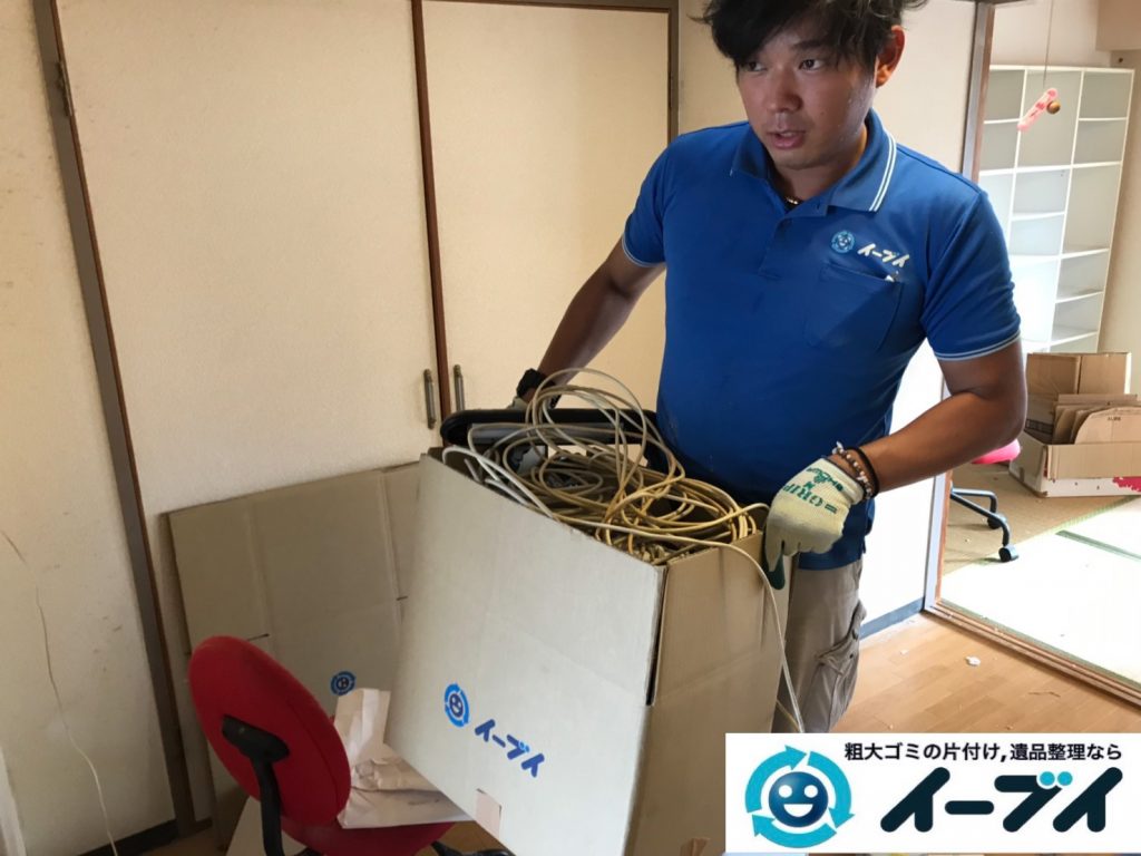 2019年11月15日大阪府枚方市で冷蔵庫の大型家電、ハンガーラックやスチールラックの不用品回収。写真4