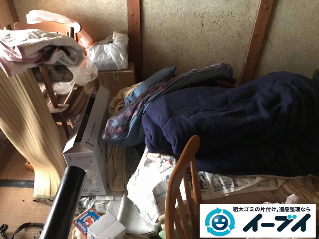 2019年11月２１日大阪府大阪市北区で引越しに伴い、椅子やベッドなどの引越しゴミの不用品回収。写真1