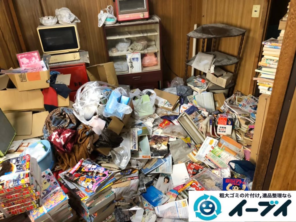 2020年1月3日大阪府堺市北区で物やゴミが散乱したゴミ屋敷の片付け作業。写真4