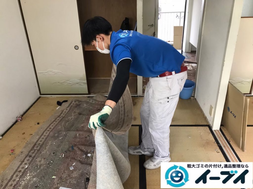 2020年7月20日大阪府千早赤阪でゴミ屋敷化した汚部屋の片付け作業。写真5