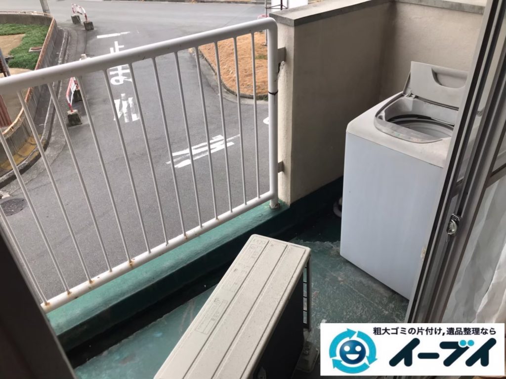 2020年7月20日大阪府千早赤阪でゴミ屋敷化した汚部屋の片付け作業。写真1