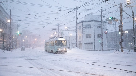 積雪のある住宅地