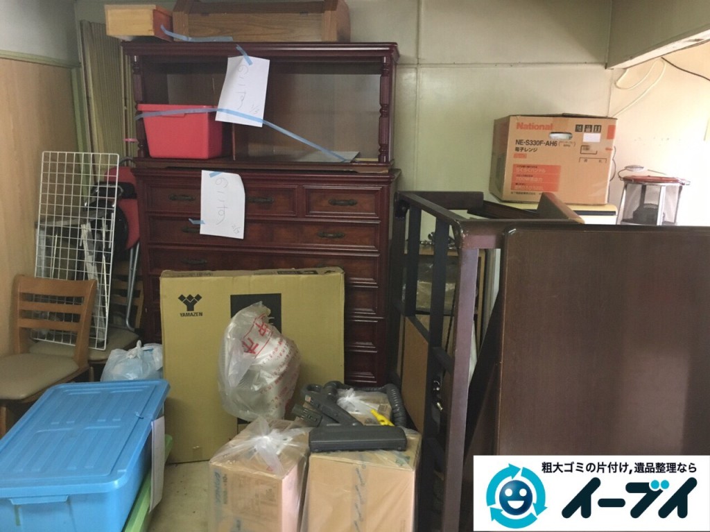 8月31日　茨木市で倉庫の家具や廃品などの粗大ゴミを片付け引き取りしました。作業写真2