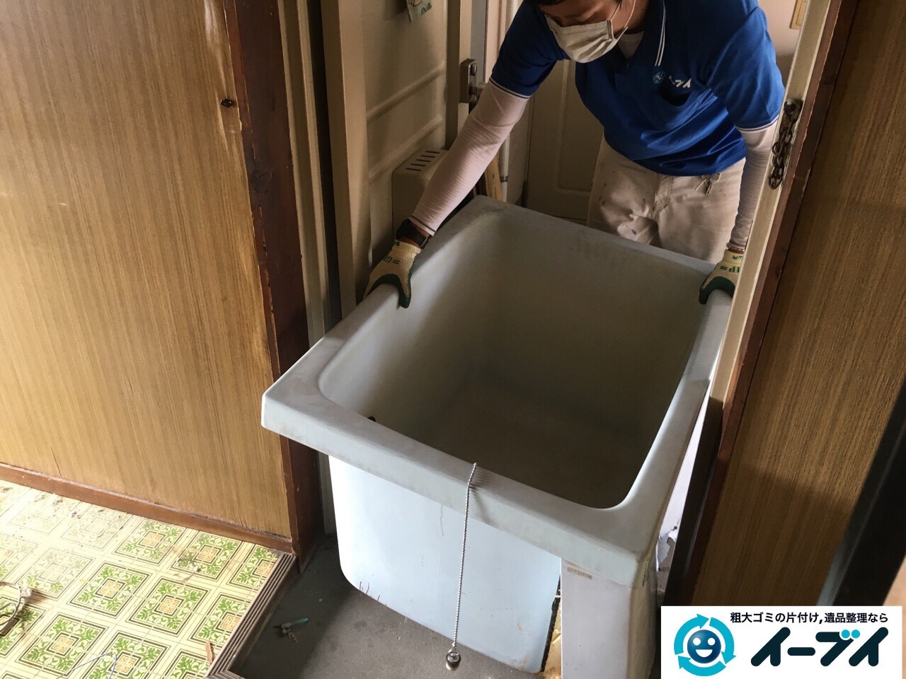 11月10日　大阪府藤井寺市で遺品整理のため風呂釜や下駄箱などの生活用品の処分をしました。写真5