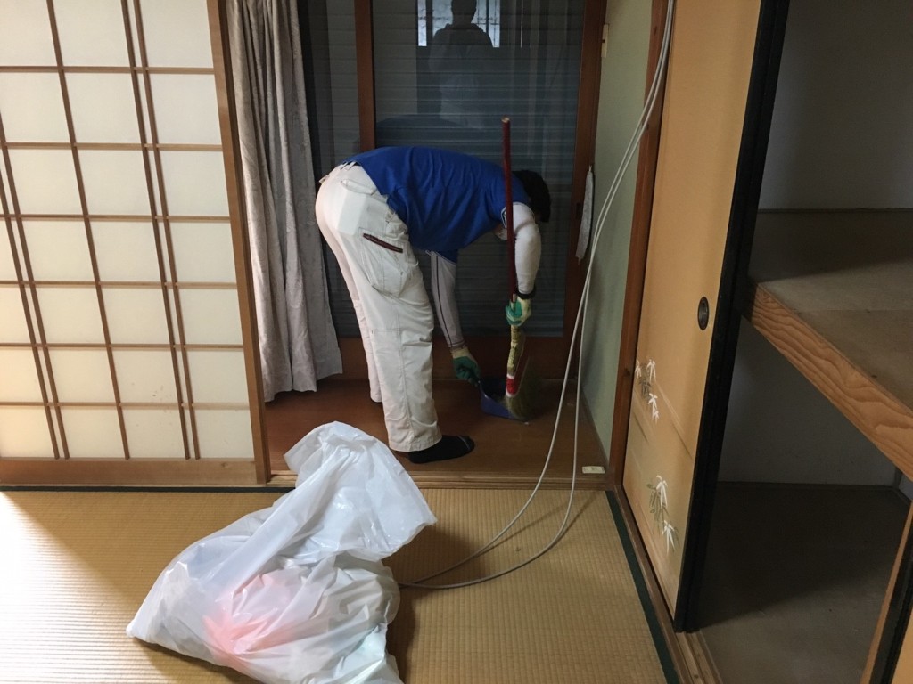 11月22日　大阪府大阪市阿倍野区で遺品整理に伴う家具や布団など粗大ゴミの片付けをしました。写真6