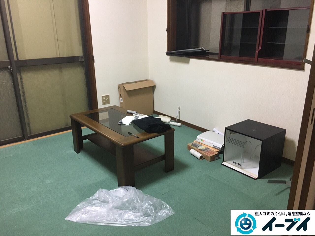12月31日　大阪府高槻市で食器棚や絨毯の粗大ゴミを不用品回収しました。写真1