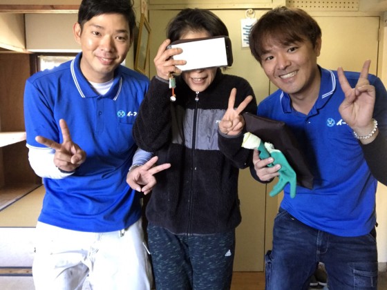 12月21日 大阪府八尾市で食器棚やブラウン管テレビの処分でイーブイをご利用していただきました。写真1