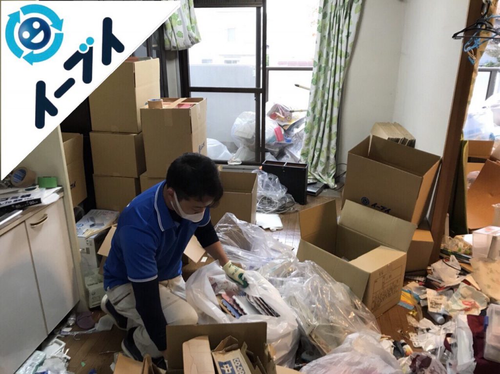 2018年2月16日大阪府大阪市浪速区で生ゴミや生活用品で溢れたゴミ屋敷の片付け。写真2