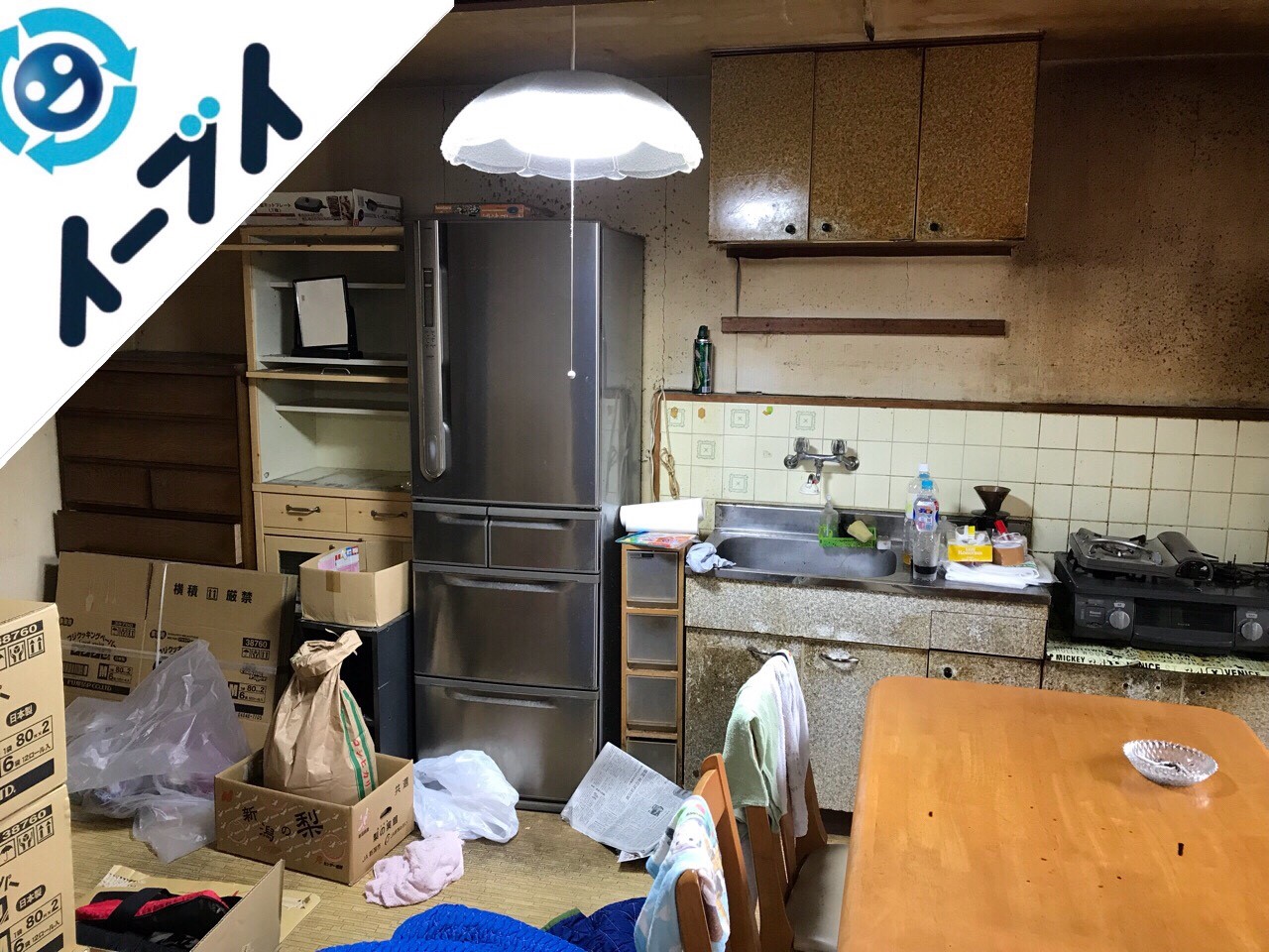 2018年8月28日大阪府貝塚市でレンジ台や冷蔵庫やテーブルなど不用品回収をしました。写真1