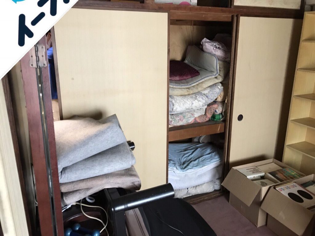 2018年10月7日大阪府大阪市住之江区で本棚や古本と布団など粗大ゴミの不用品回収。写真2