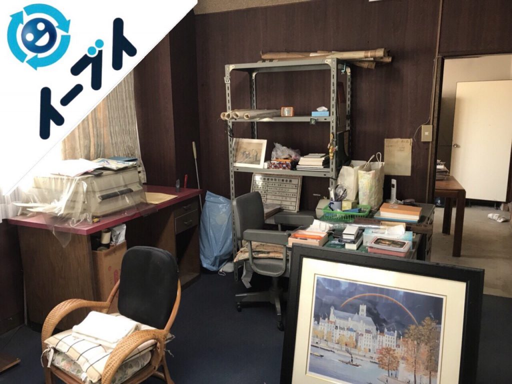 2018年10月29日大阪府大阪市阿倍野区で店舗の事務机やオフィス用品など不用品回収をしました。写真2