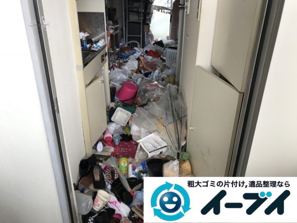 2018年11月27日大阪府大阪市浪速区で放置されていたワンルームゴミ屋敷の片付け。写真1