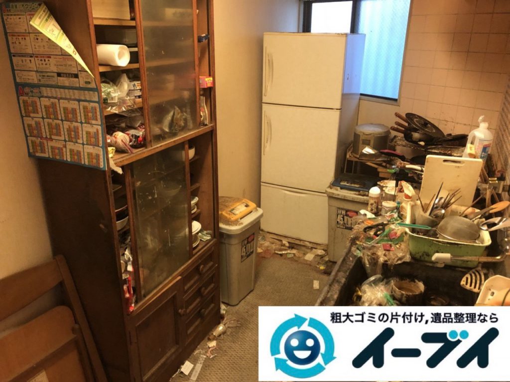 2019年１月７日大阪府堺市北区でゴキブリが大量発生した台所の不用品回収作業。写真3