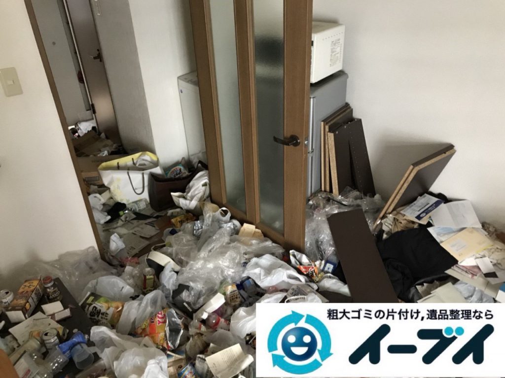 201９年1月５日大阪府大阪市港区で生活ゴミが溢れるゴミ屋敷状態の片付け作業。写真5