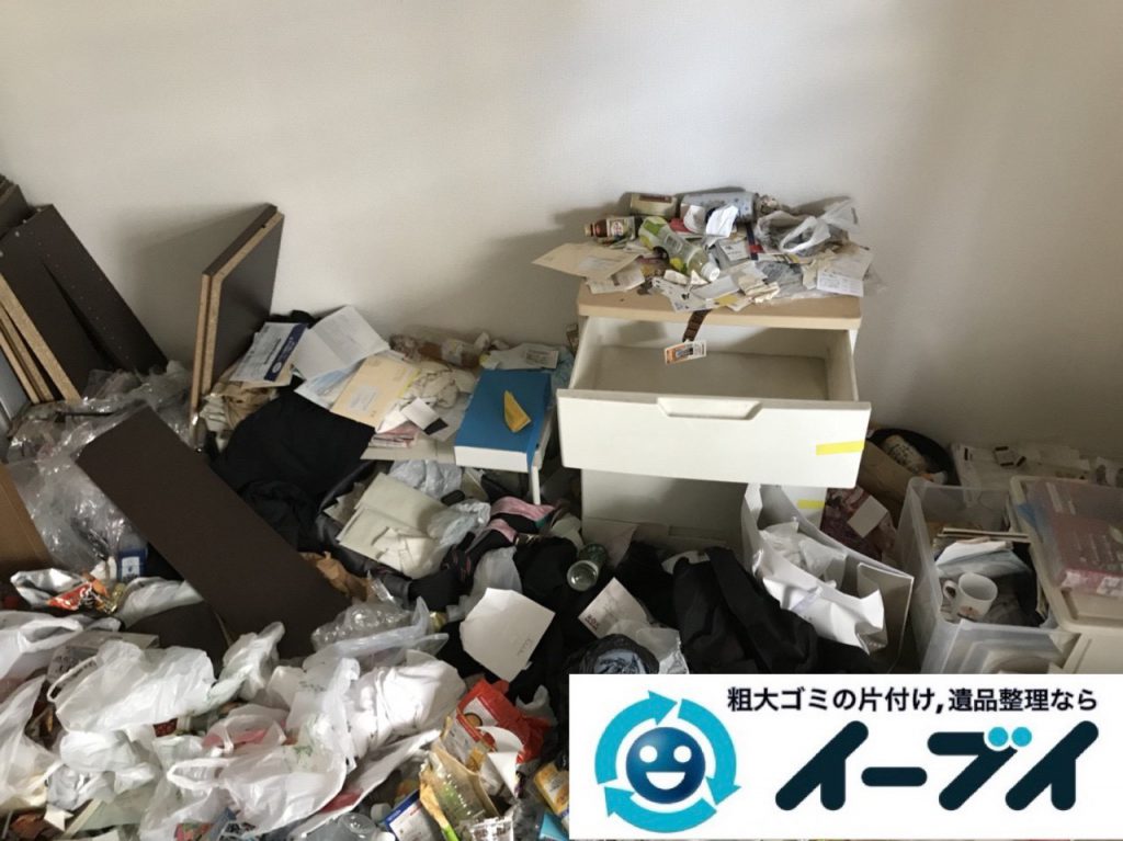 201９年1月５日大阪府大阪市港区で生活ゴミが溢れるゴミ屋敷状態の片付け作業。写真3