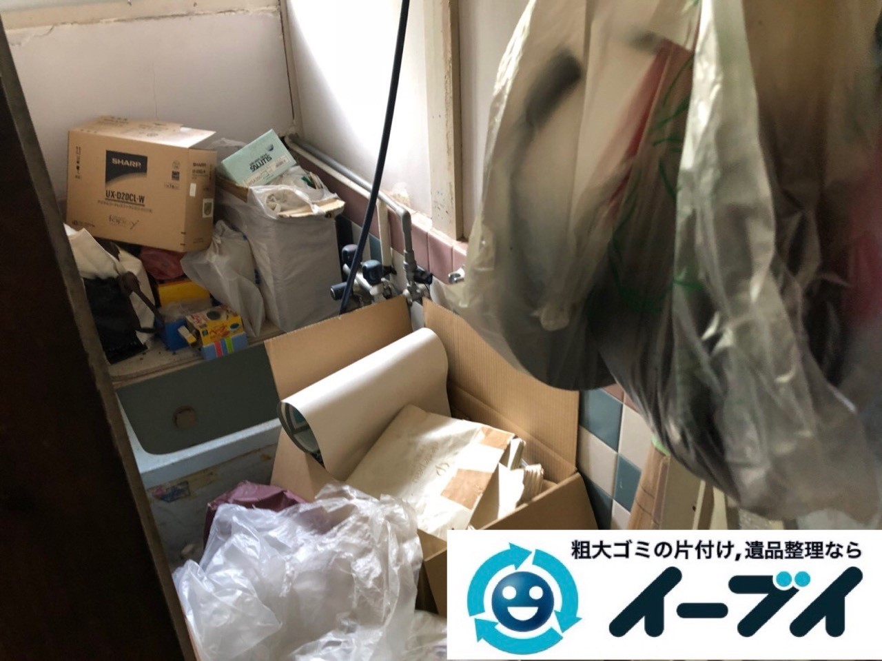 2018年12月26日大阪府大阪市住之江区で長年使用いない物があふれたゴミ屋敷のお片付け。写真4