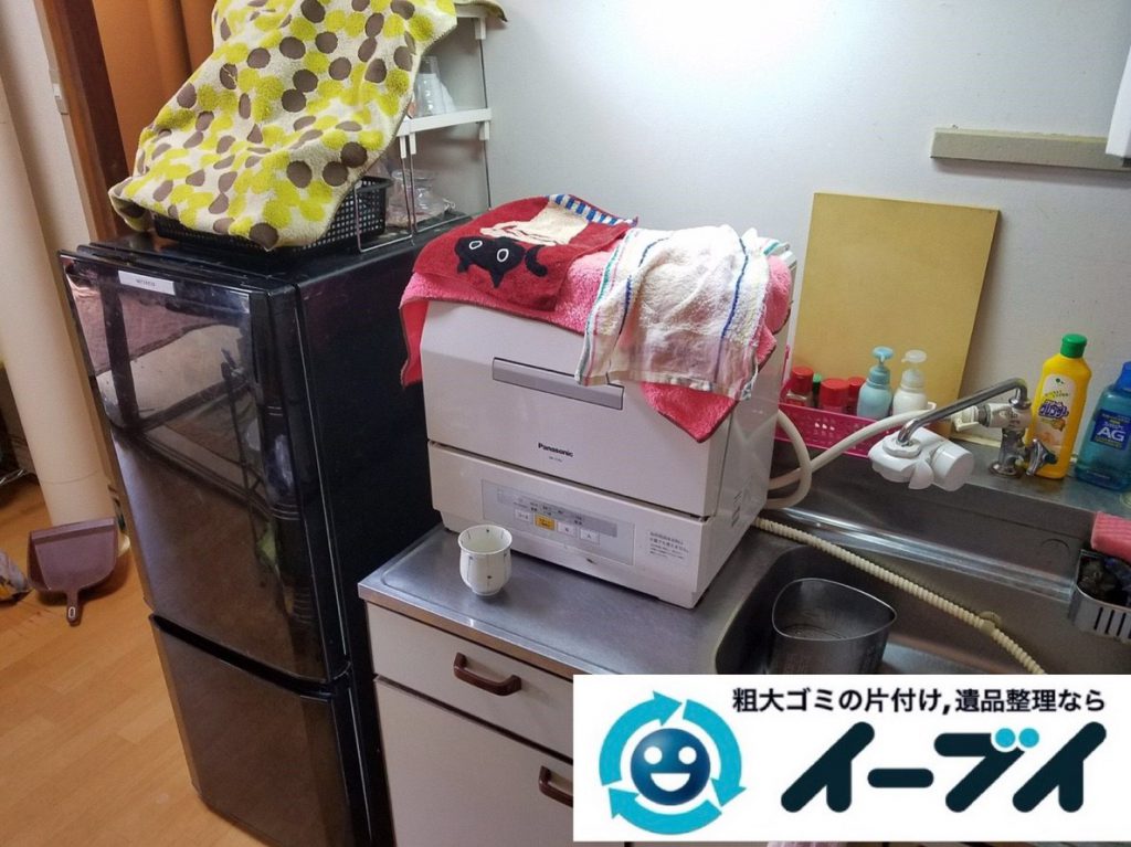 2019年2月19日大阪府河内長野市で台所にある不用品の片付け作業。写真3