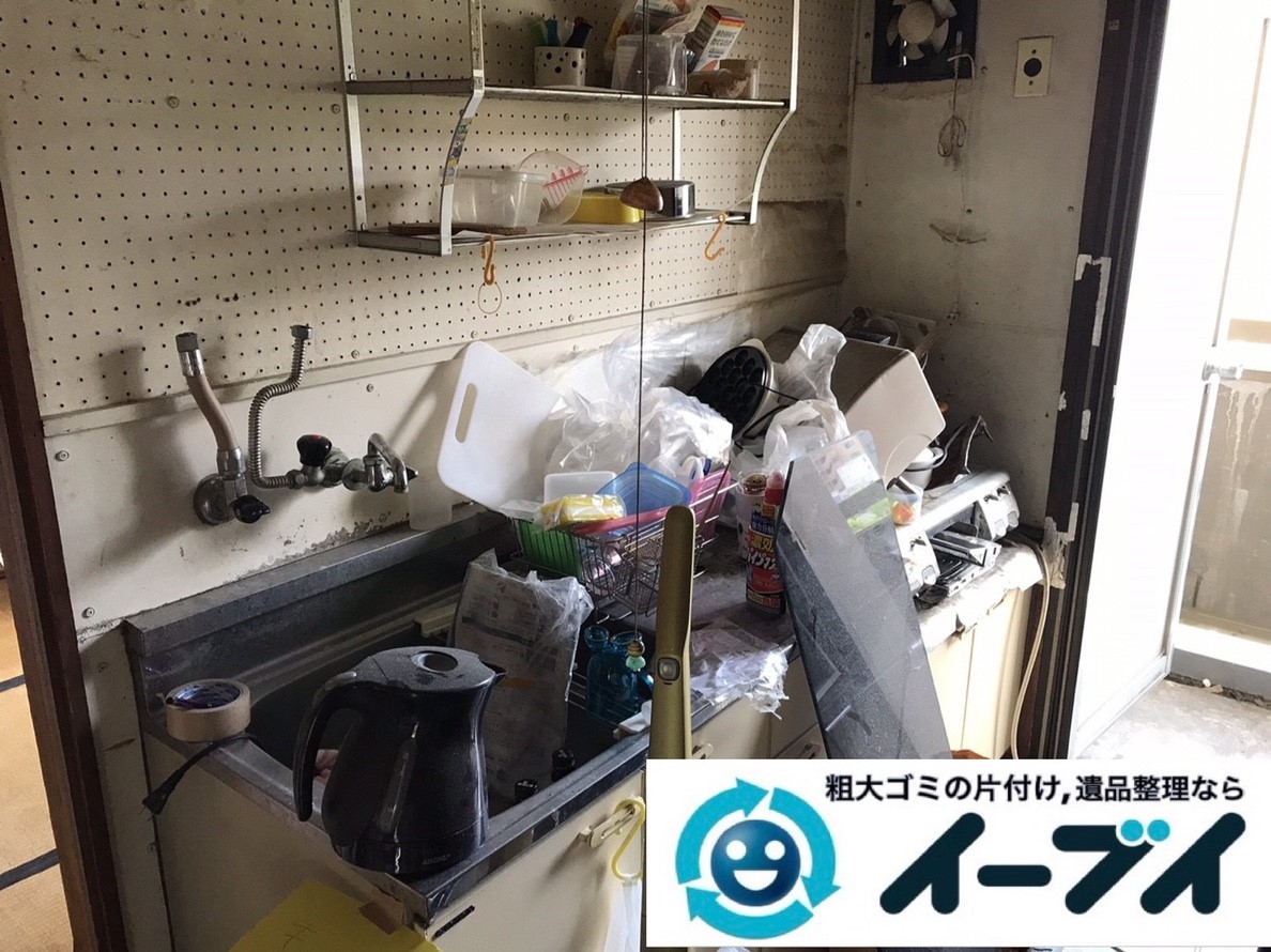 2019年3月13日大阪府堺市南区で物やゴミが散乱した台所の不用品回収。写真3