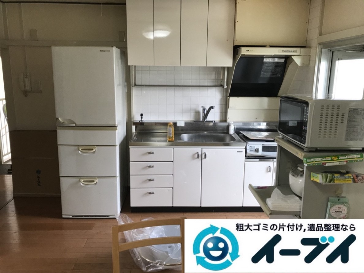 2019年4月7日大阪府大阪市淀川区で台所や収納棚の不用品回収作業。写真1