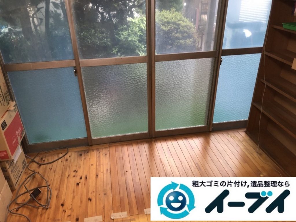 2019年5月6日大阪府大阪市淀川区で椅子や収納棚の家具の粗大ゴミ処分。写真2