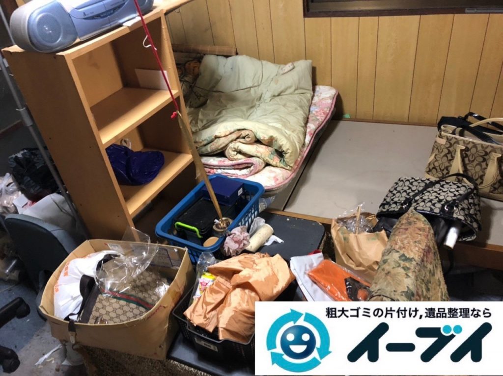 2019年6月4日大阪府岸和田市でベッドの大型家具、衣類やバッグの生活用品などの不用品回収。写真2