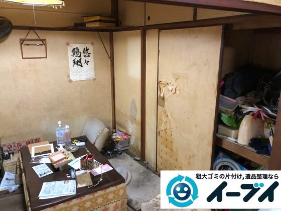2019年7月1日大阪府大阪市西淀川区で物やゴミが散乱しゴミ屋敷一歩手前の汚部屋の片付け作業。写真4
