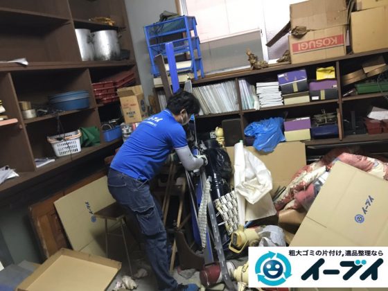 2019年11月13日大阪府茨木市で物置部屋の不用品回収作業。写真7