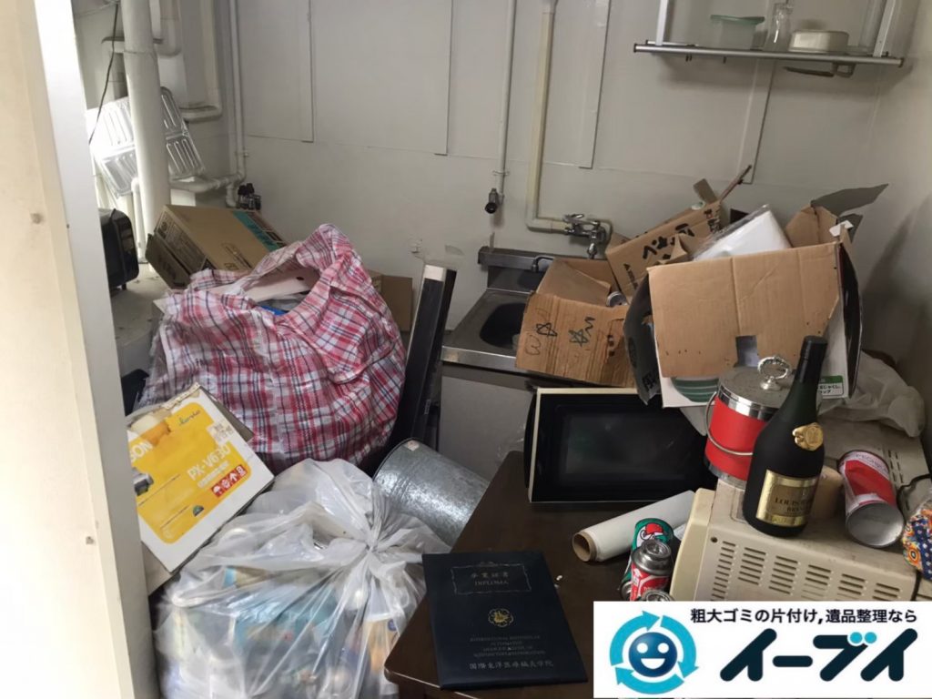 2020年7月10日大阪府交野市で不要な物やゴミが散乱しゴミ屋敷化した汚部屋の片付け作業です。写真3