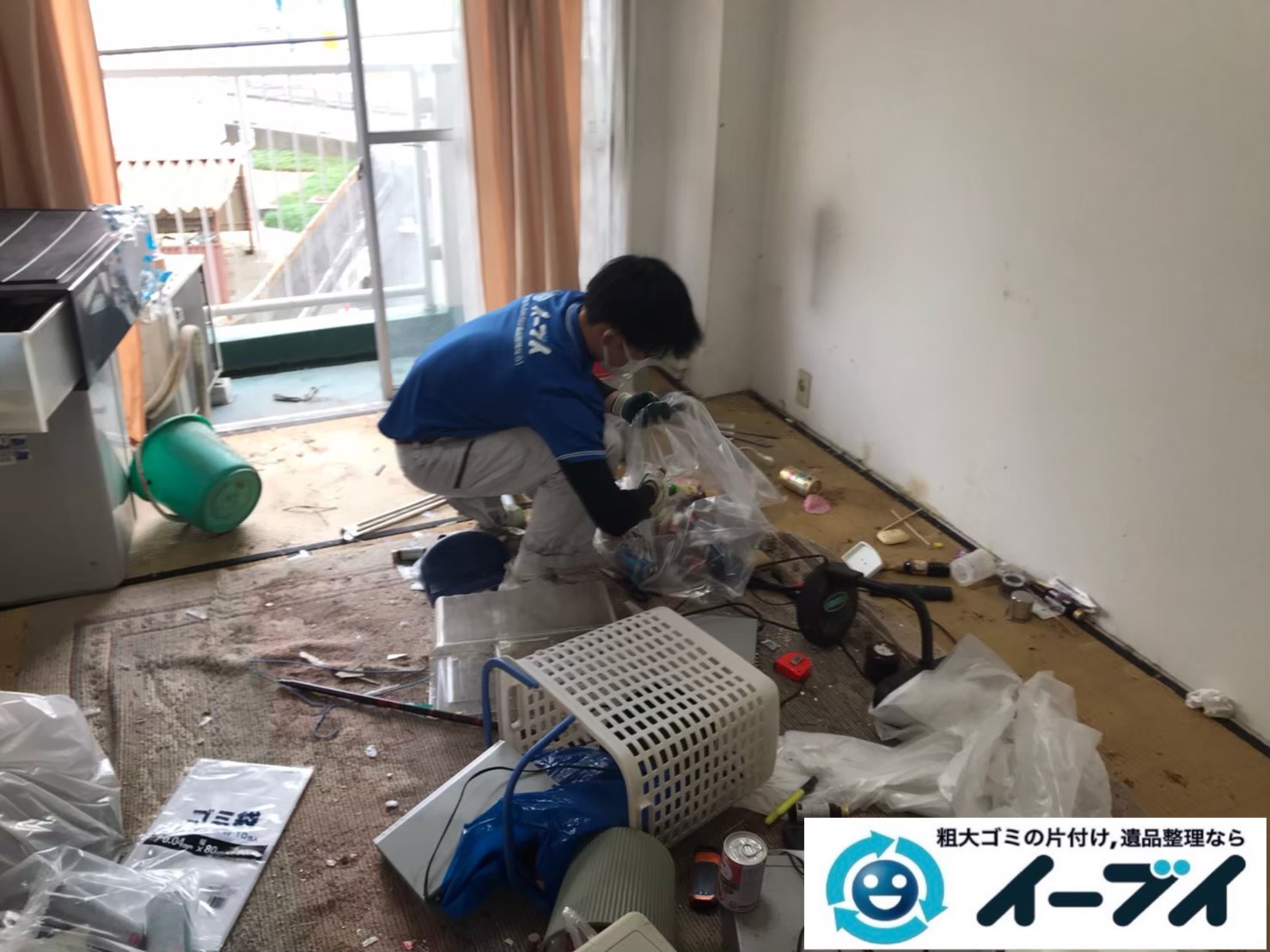 2020年7月20日大阪府千早赤阪でゴミ屋敷化した汚部屋の片付け作業。写真3