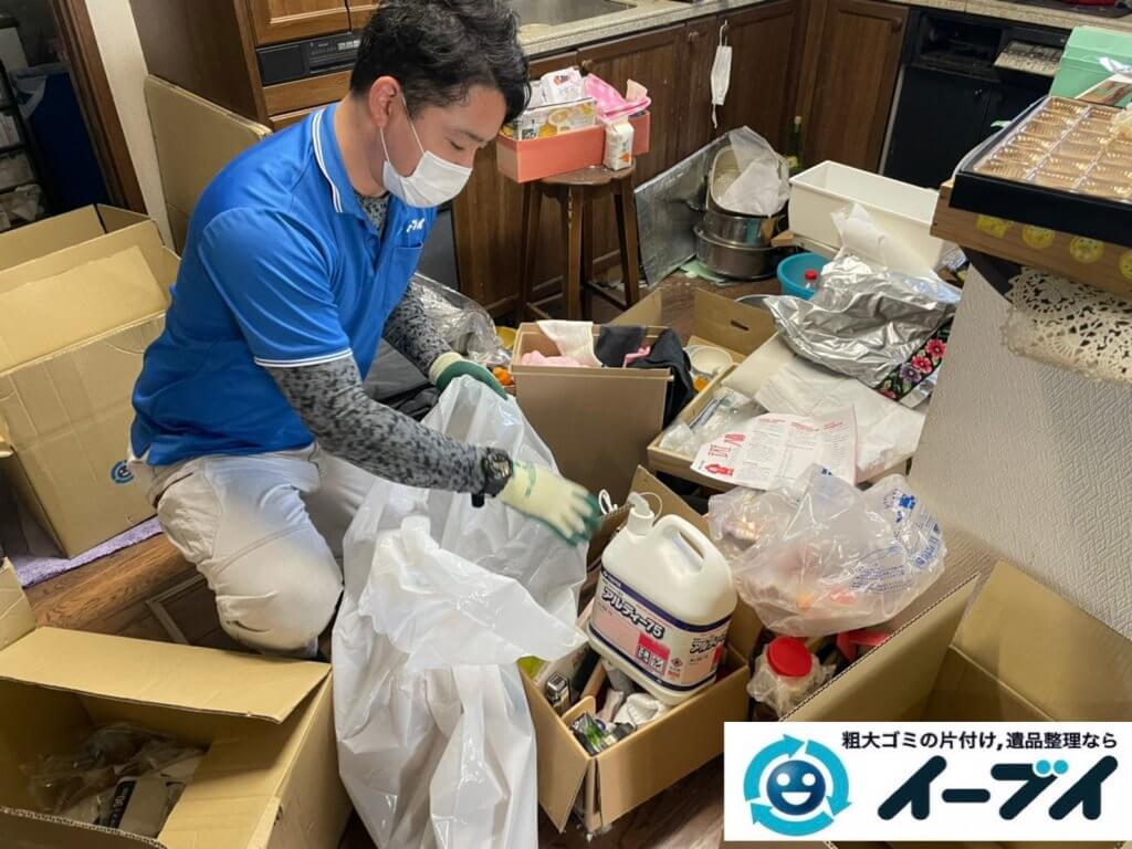 2021年2月12日大阪府八尾市でゴミ屋敷化した汚部屋の片付け作業。写真4