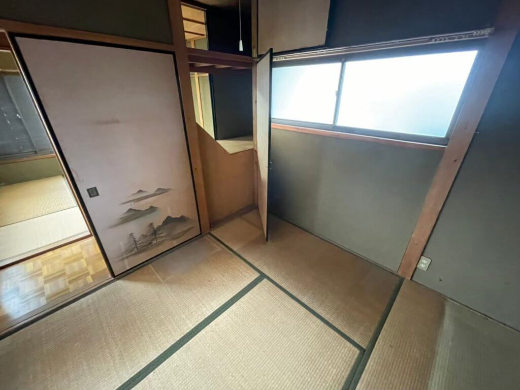 2021年１２月１６日大阪府岬町で和箪笥や鏡台の大型家具処分をさせていただきました。写真1