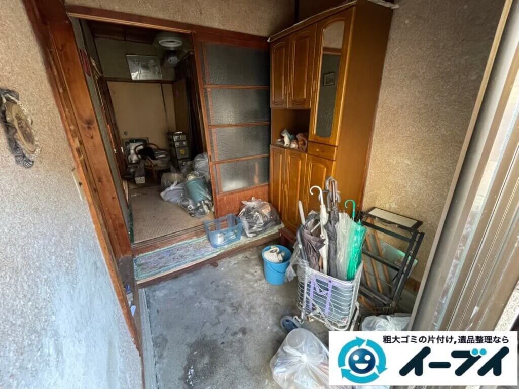 2022年2月23日大阪府松原市で細かなモノが多く散乱した汚部屋の片付け。写真1