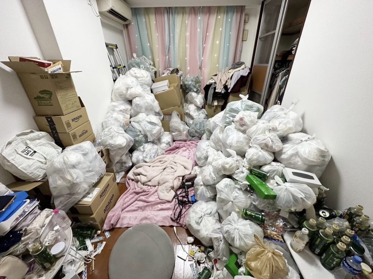ORICON NEWS掲載 ゴミ屋敷清掃前の部屋の様子 イーブイ
