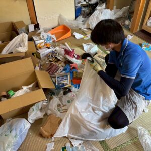 清掃作業をするイーブイ従業員