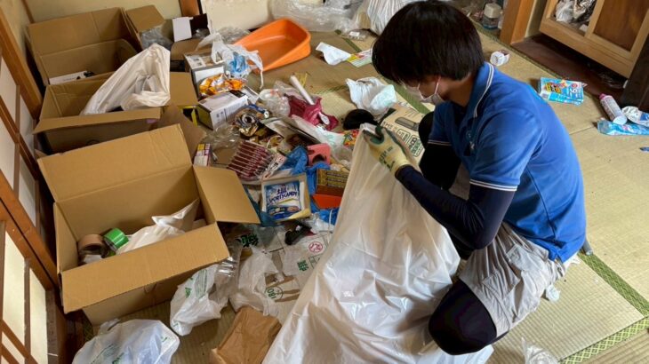 清掃作業をするイーブイ従業員