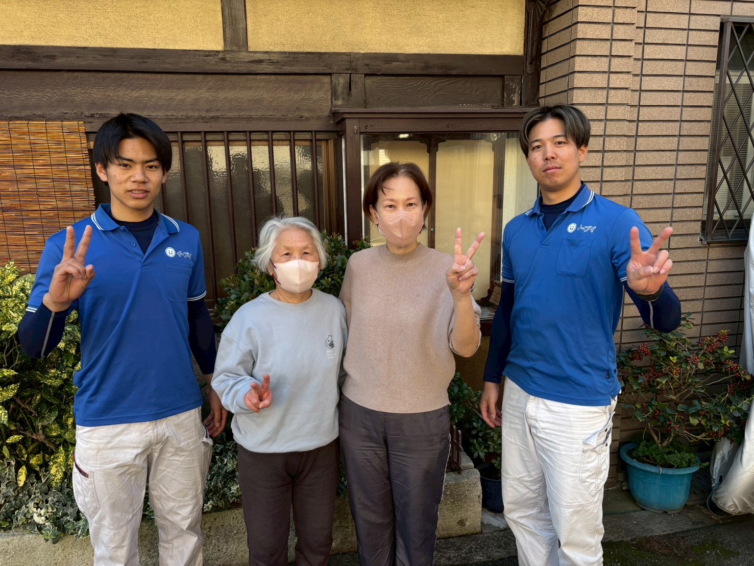 イーブイ大阪-不用品回収-西成区のお客様とのお写真