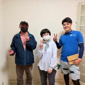 イーブイ大阪-不用品回収-豊中市のお客様とのお写真