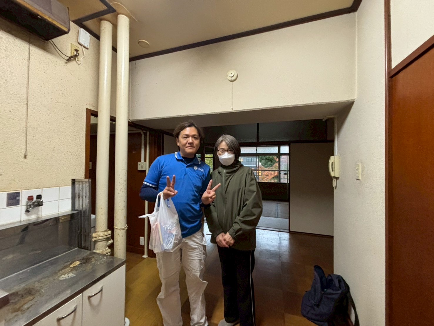 イーブイ大阪-不用品回収-大阪市城東区のお客様とのお写真