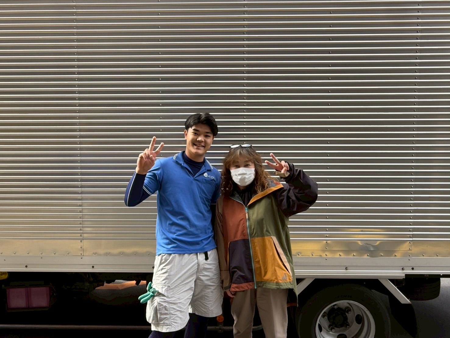 イーブイ大阪-不用品回収-吹田市のお客様とのお写真